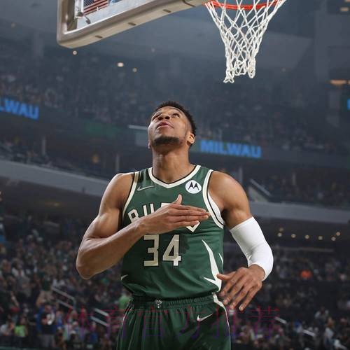 StatMuse：字母哥是雄鹿队史第一位入选10次全明星的球员