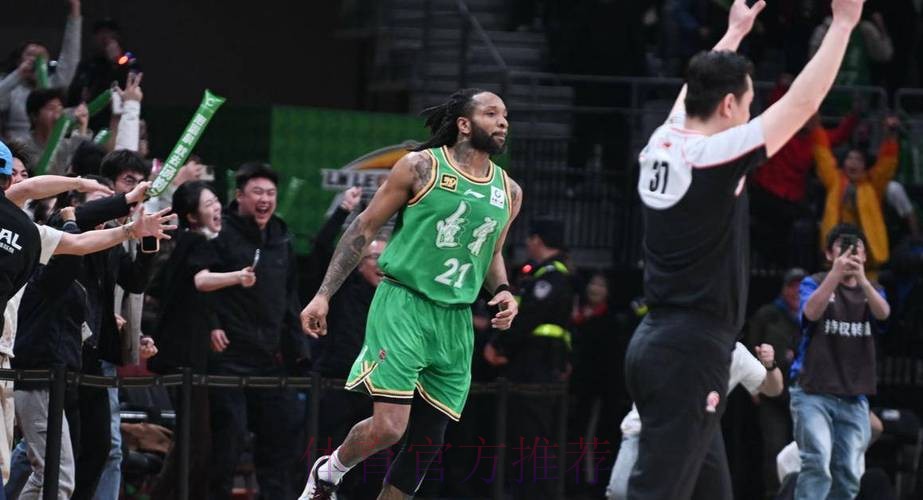 威尔斯出战17分钟,投篮10中5、三分3中0得到13分1助攻2抢断 威尔斯出战17分钟,投篮10中5、三分3中0得到13分1助攻2抢断