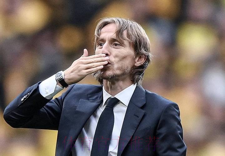 自宣!莫德里奇:我已经与球队续约了 下个赛季见 自宣!莫德里奇:我已经与球队续约了 下个赛季见